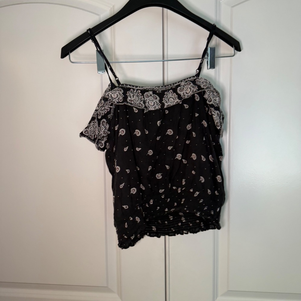 American Eagle Black Paisley Boho Ruffle Cold Shoulder Smocked Crop Top Small - Picture 4 of 4